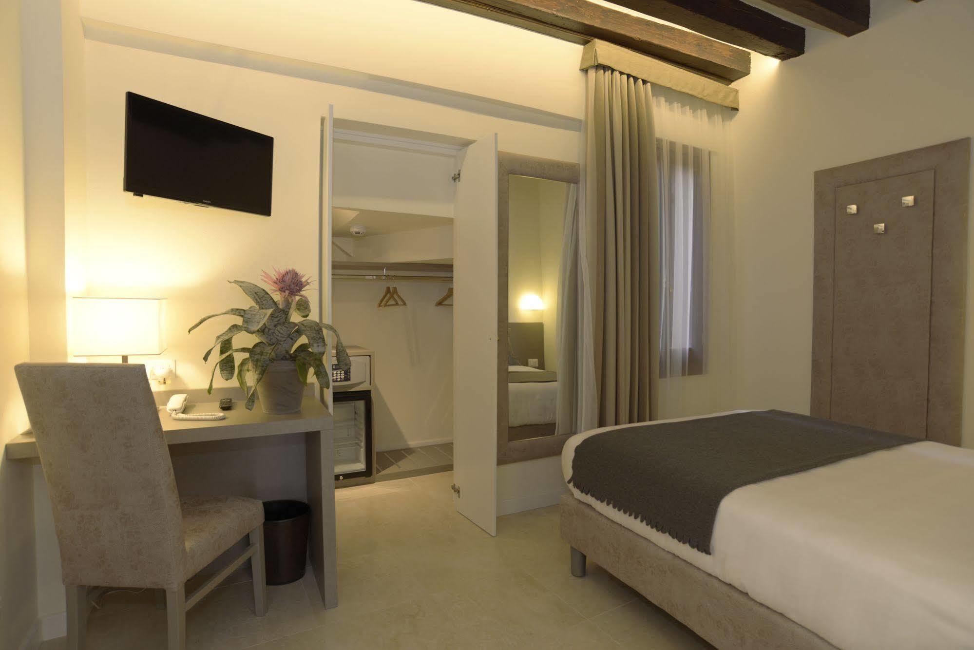 Hotel Leone Venice