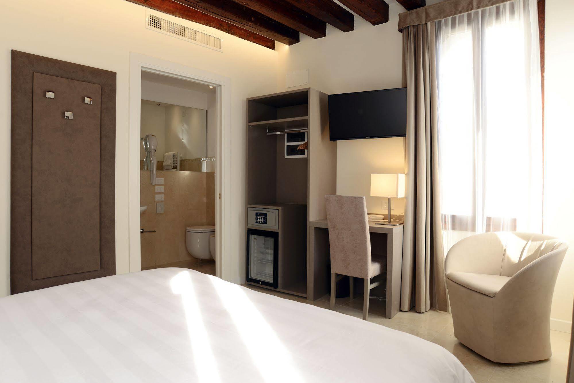 Hotel Leone Venice