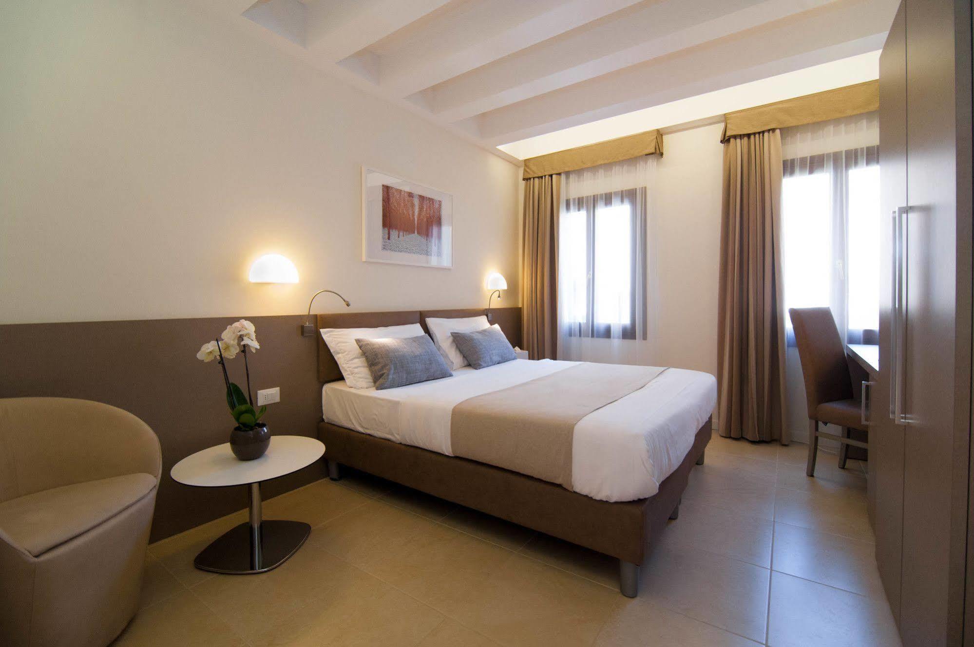 Leone 3* Venice