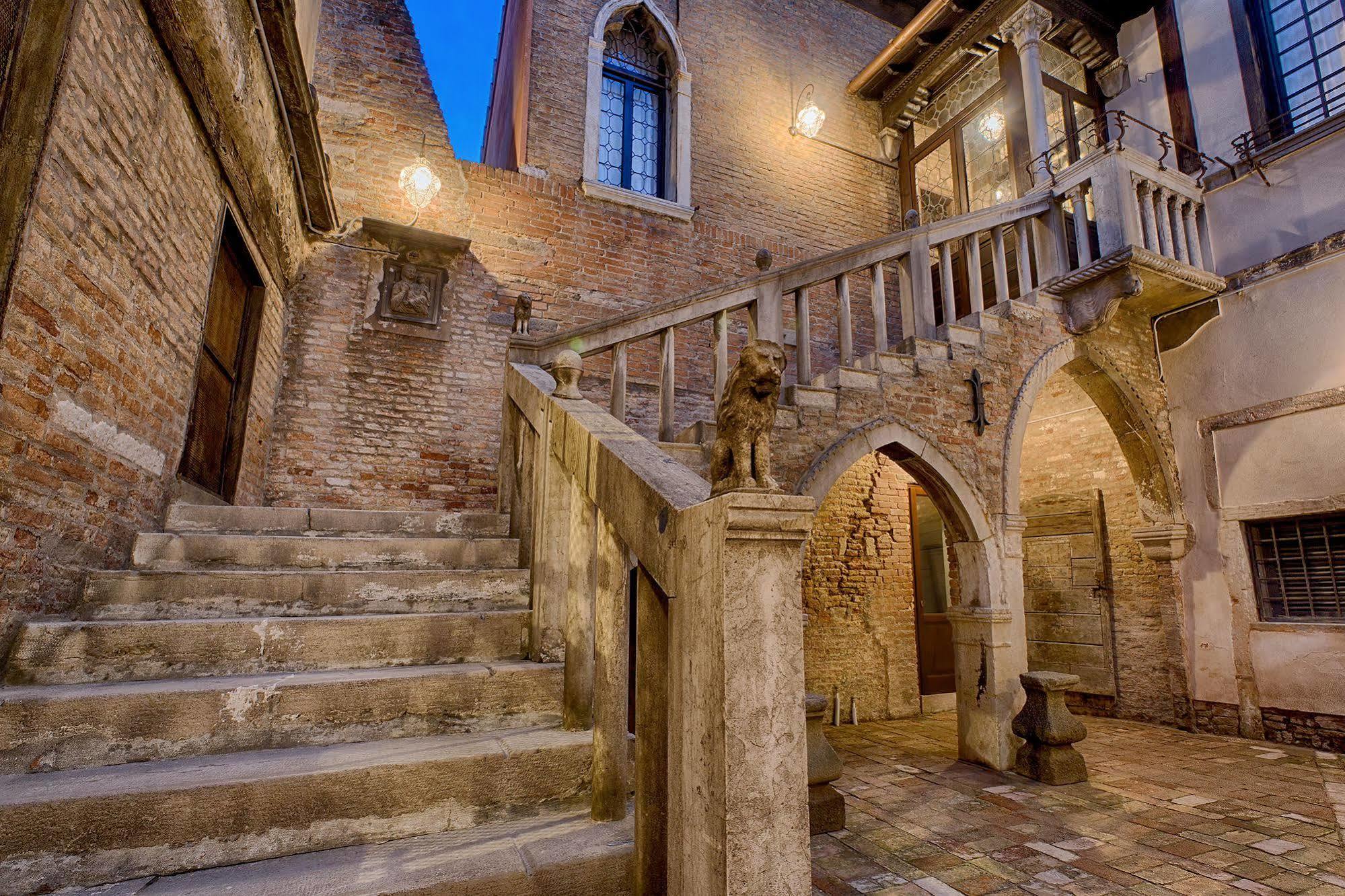 Ca' Nobile Corner Hotel 3*