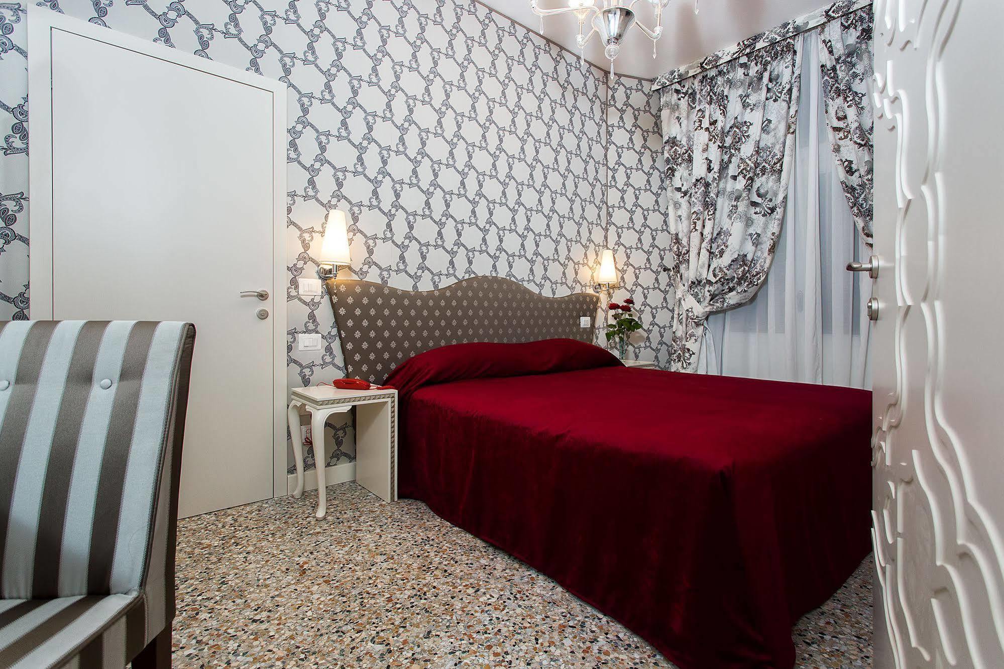 Ca' Nobile Corner Hotel