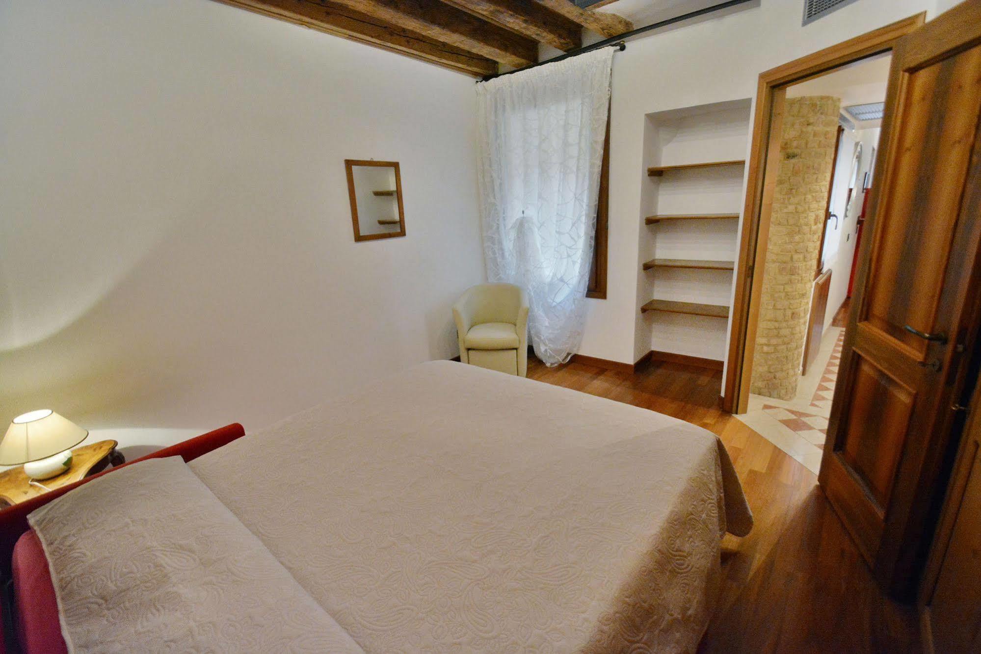 Ve.n.i.ce. Cera Casa De La Vida Venice