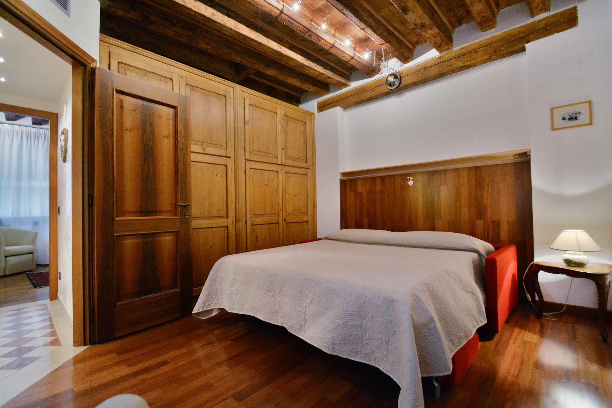 Ve.n.i.ce. Cera Casa De La Vida * Venice