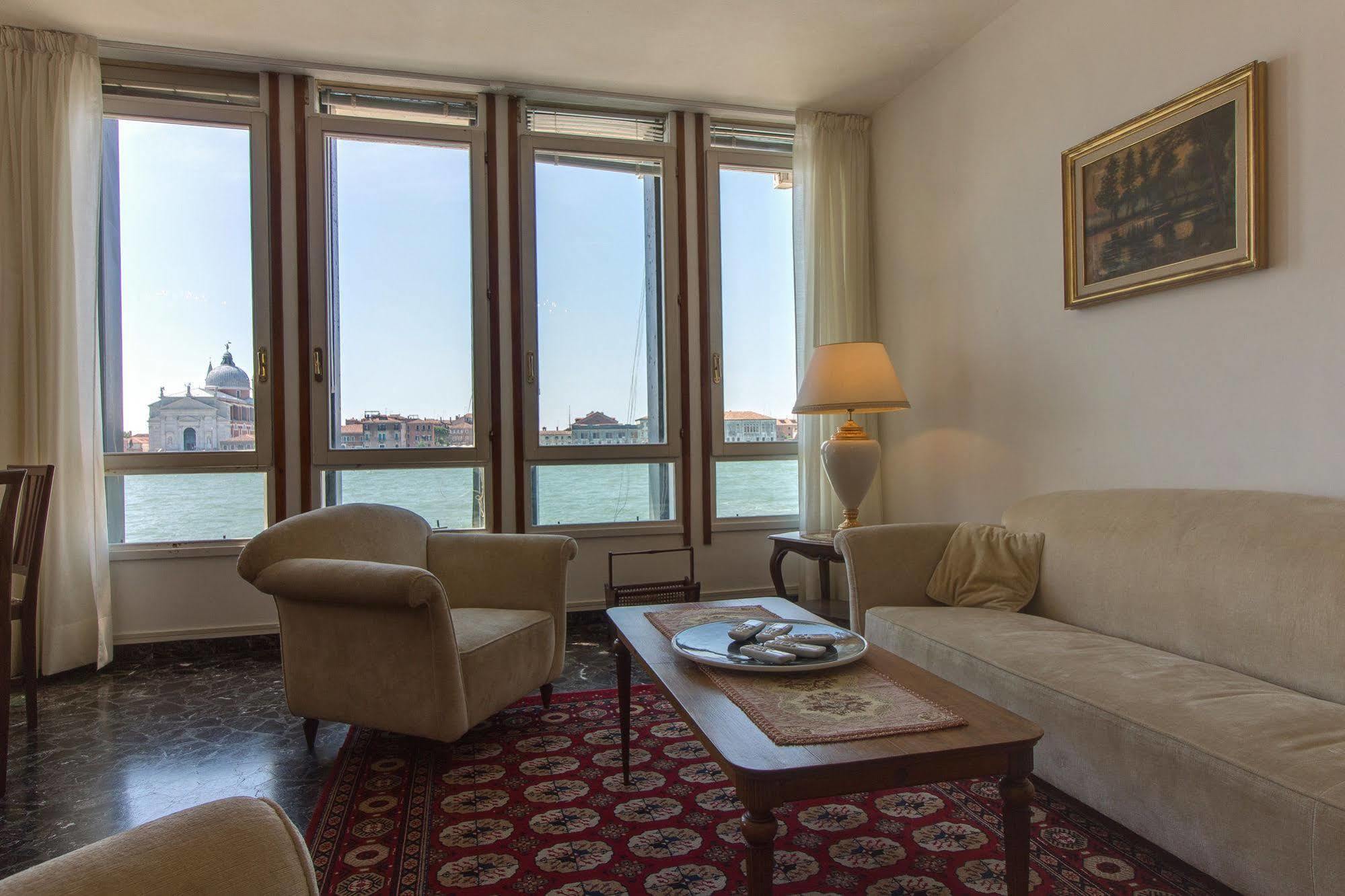 Ve.n.i.ce Cera Palazzo Gardella * Venice