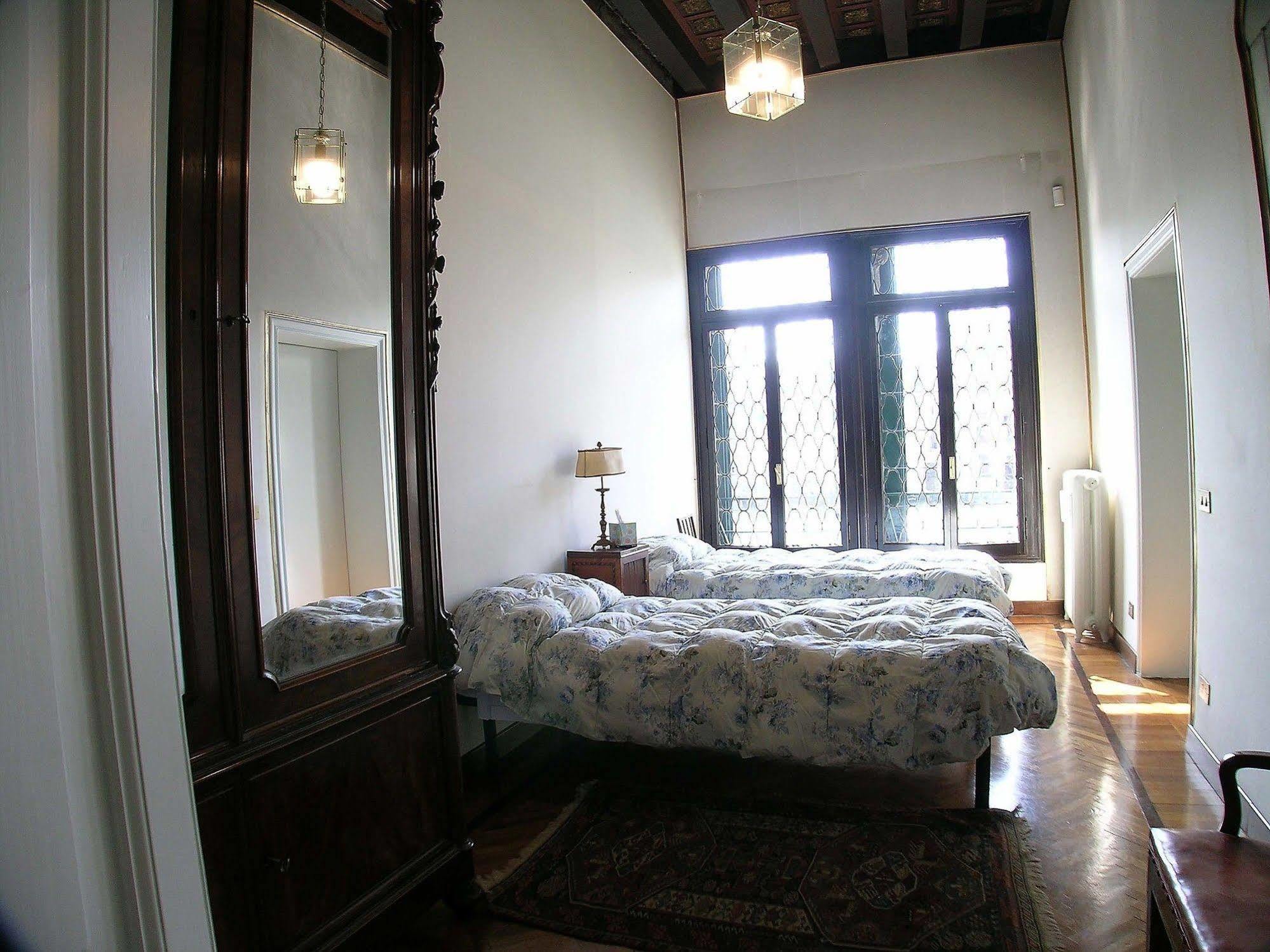 Raboso Grand 9-Windows Apartment Venice