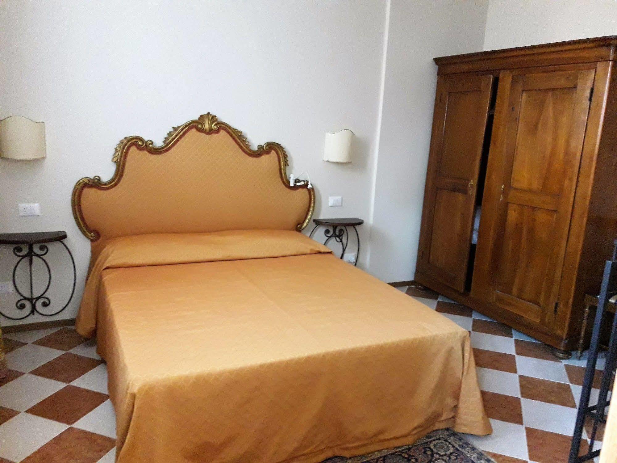 Residenza Ca' Corner Bed & Breakfast 2*