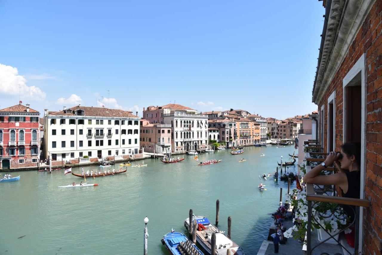 Acomodação com café da manhã  Vista Sul Canal Grande Veneza