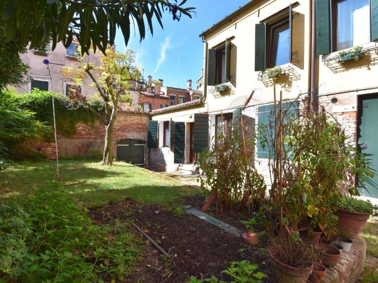 Palazzo Pizzamano Apartment
