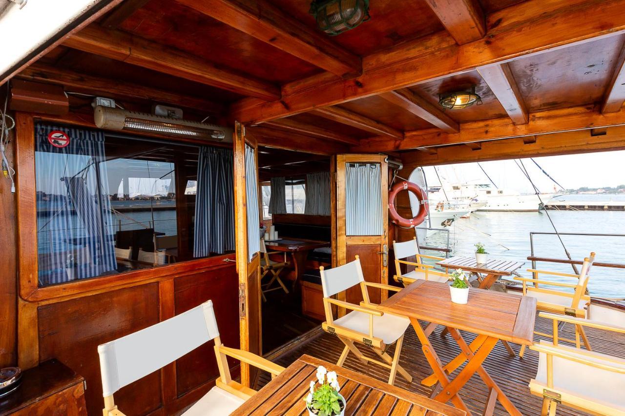 Botel Boat & Breakfast Caicco Freedom
