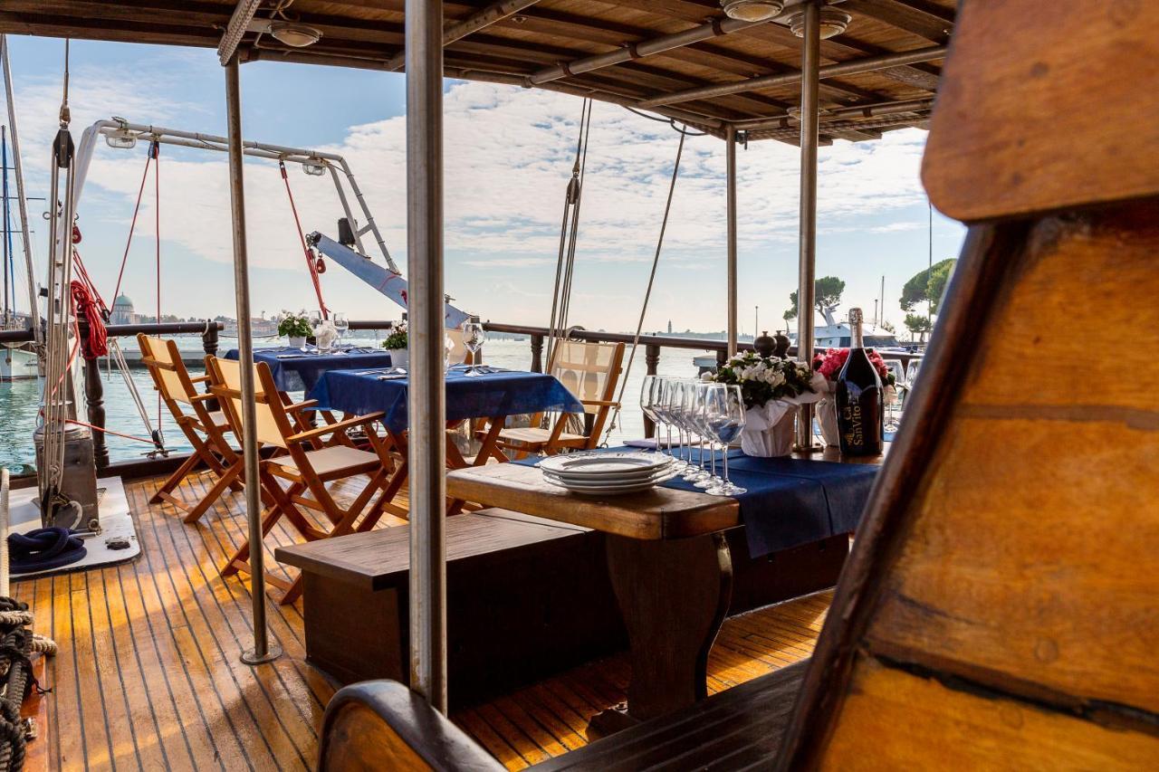 Botel Akos