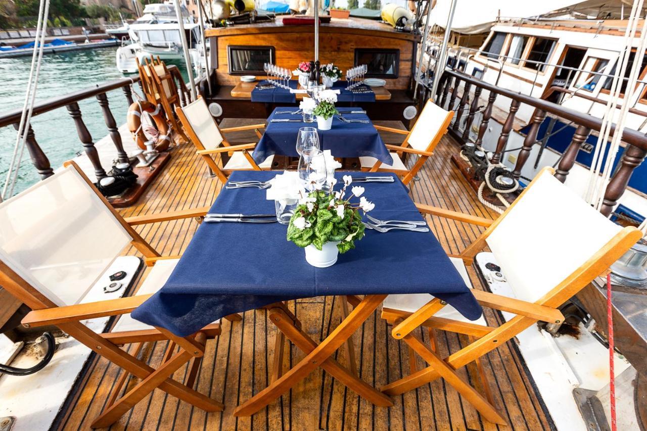 Botel Akos