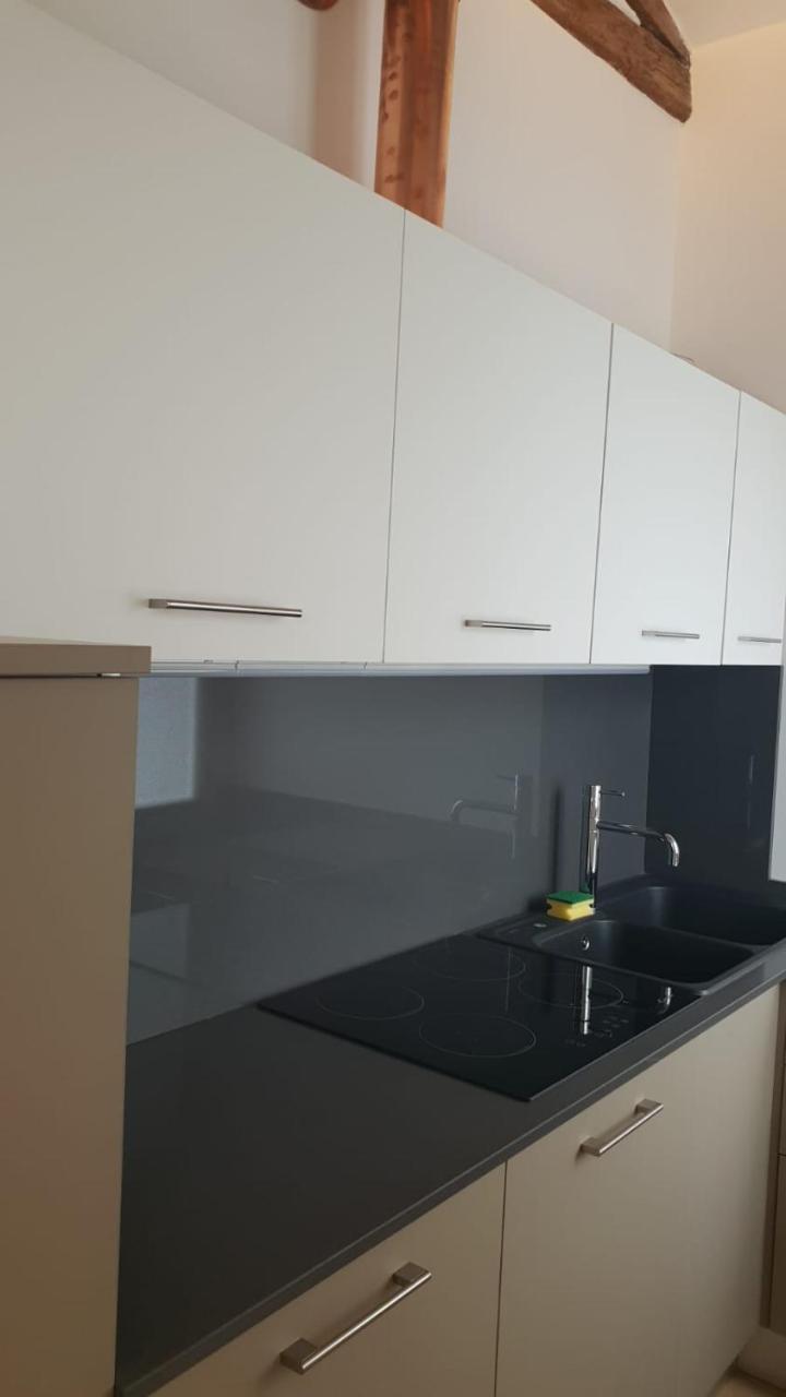 Snc1018 Modern Boutique Apartment
