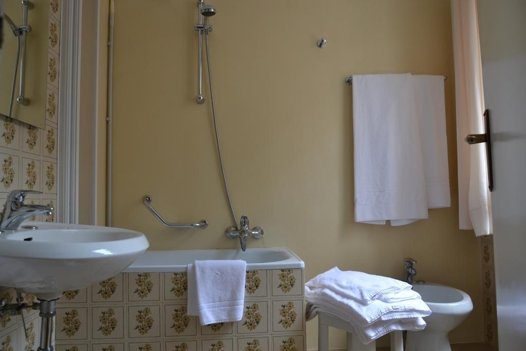 Canada Hotel 2*