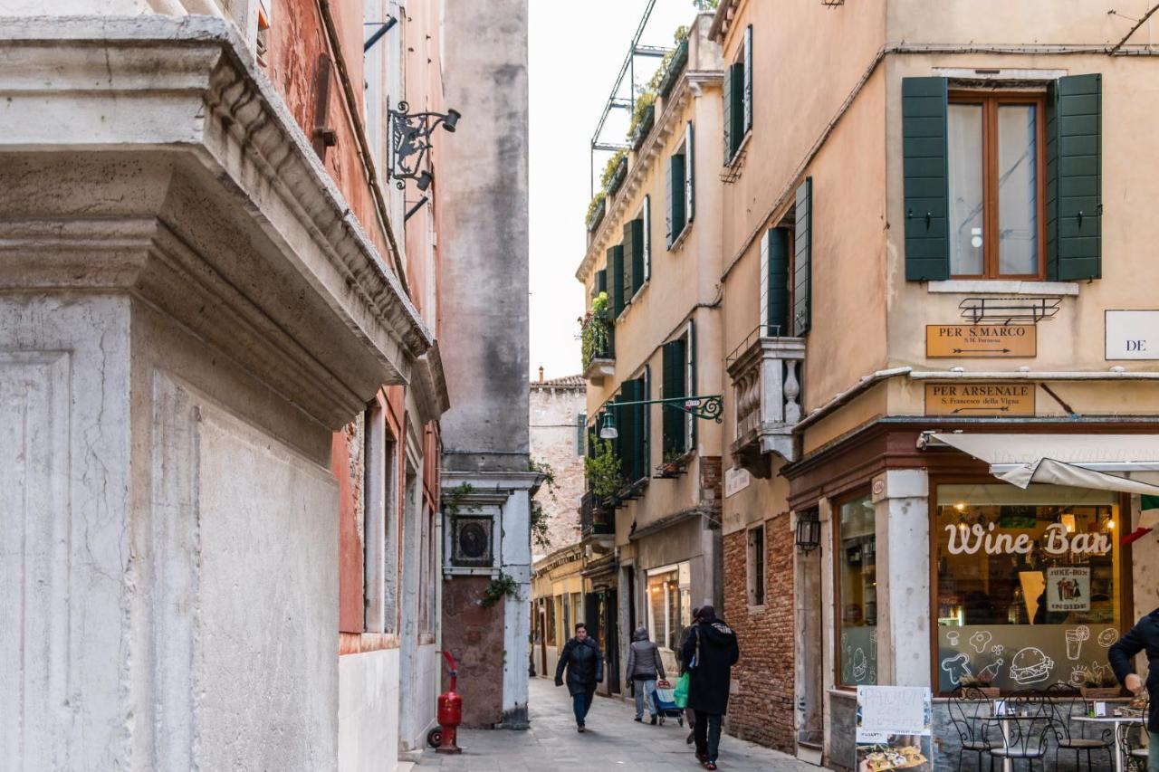Doge's Pantheon & St.mark School In Hidden Apartment Venice