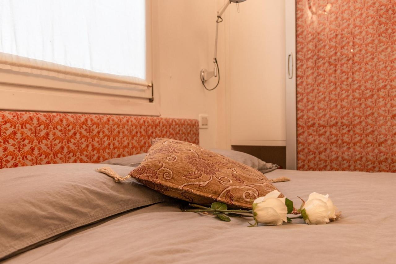 Gold And Red - The Venetian Style With Terrace Apartamento Veneza