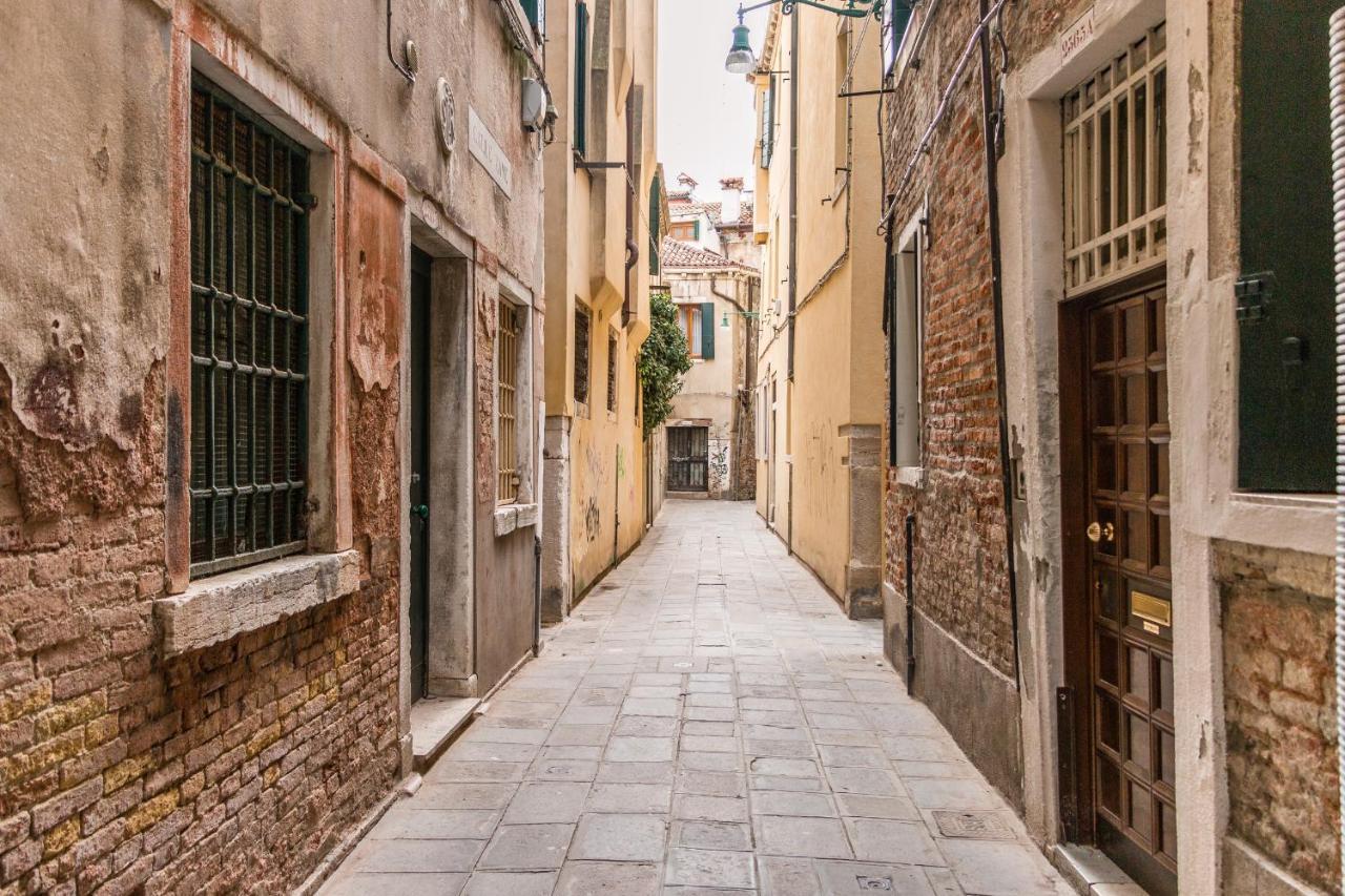 Gold And Red - The Venetian Style With Terrace Apartamento Veneza