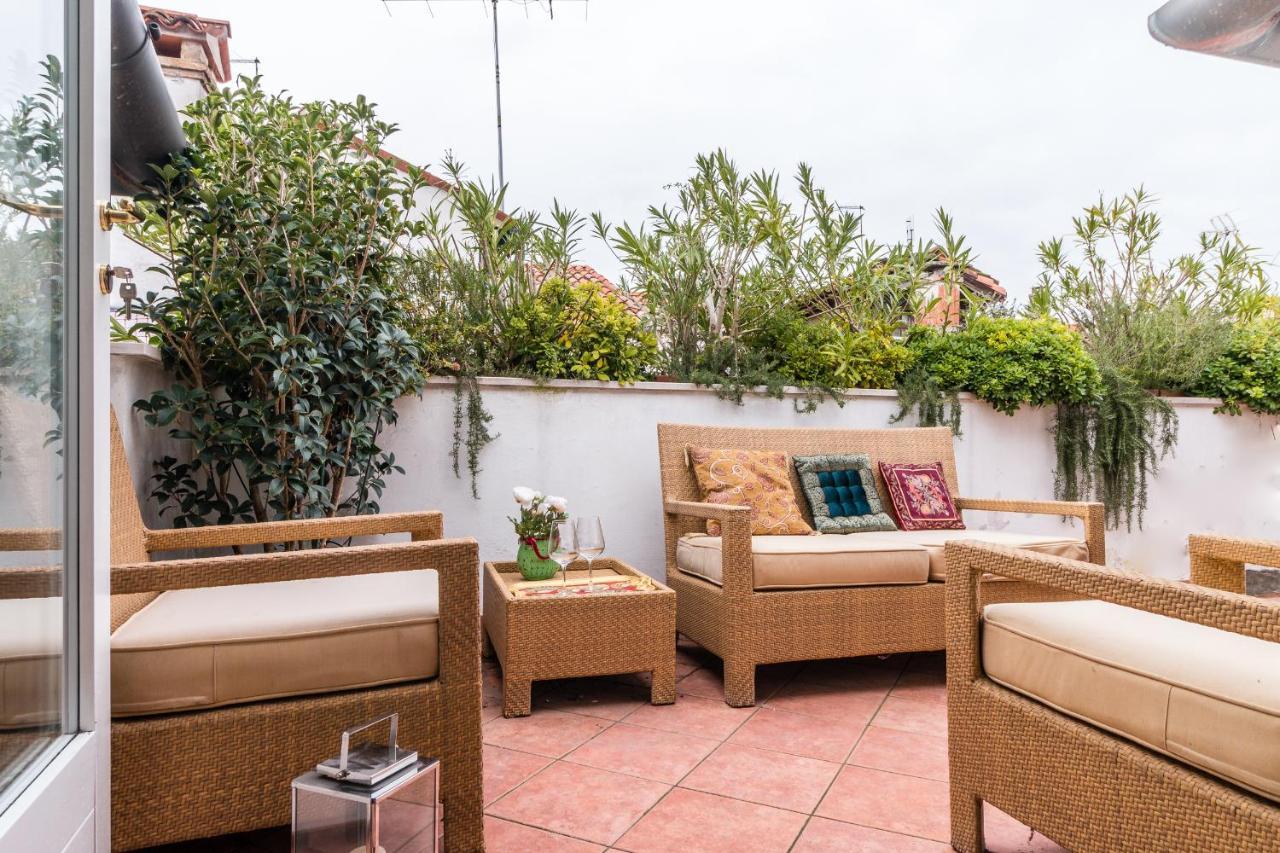 Gold And Red - The Venetian Style With Terrace Veneza