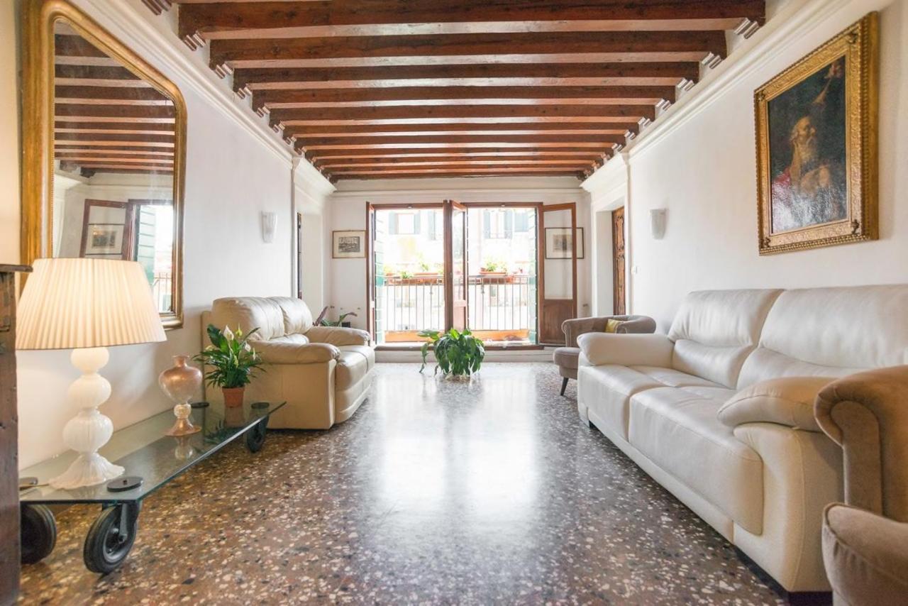 Via Garibaldi House * Veneza