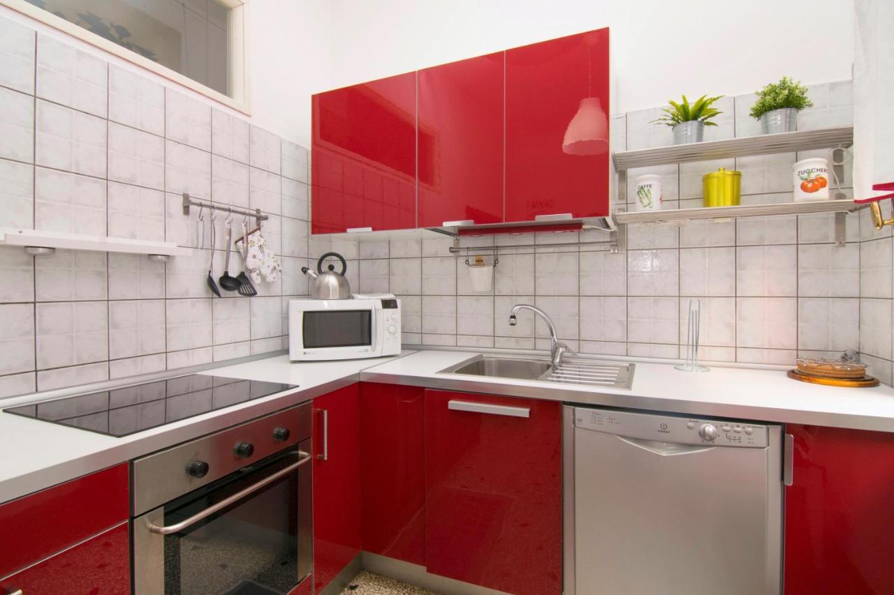 S & L House Apartment *