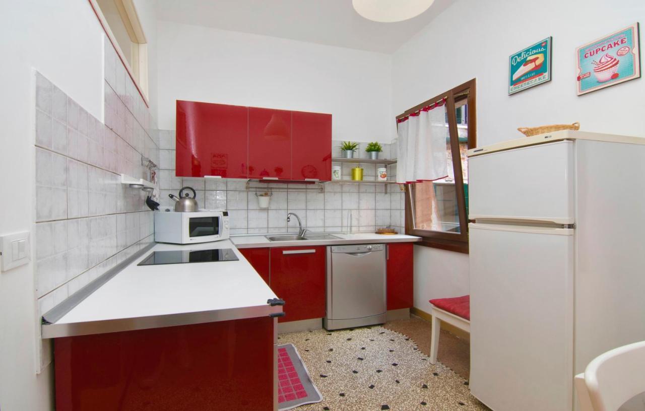 Apartment S & L House *