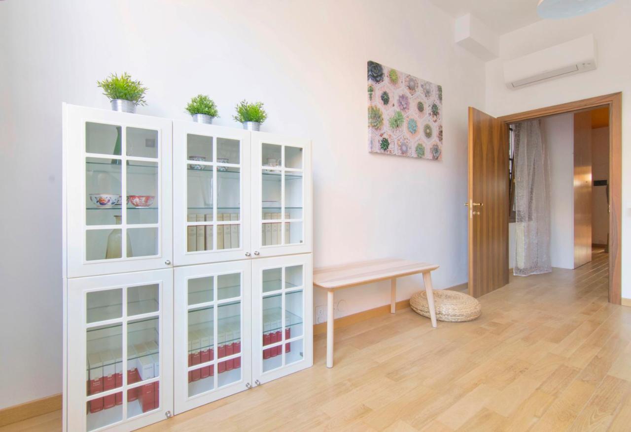 Apartment S & L House *
