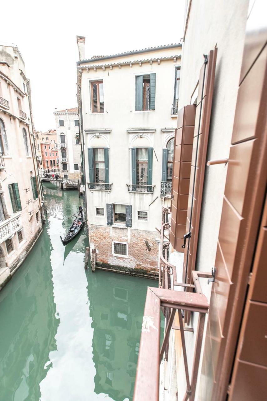 Rialto Canal View Deluxe R&r Apartment