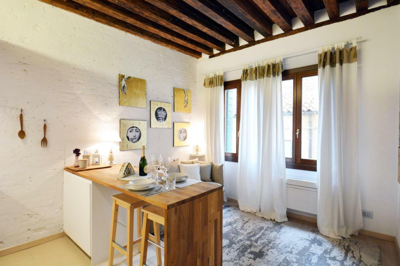 - Biennale 1 - 2 - 3 * Venezia