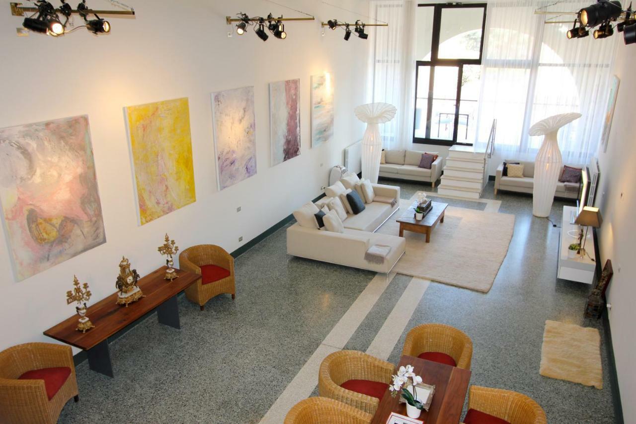 Giudecca Luxury Gallery *