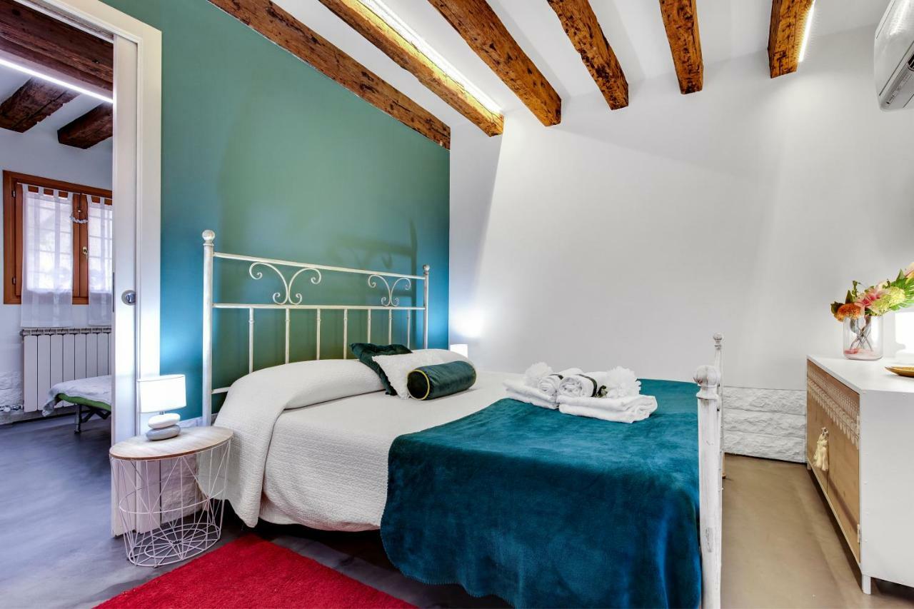 Santa Croce Apartment