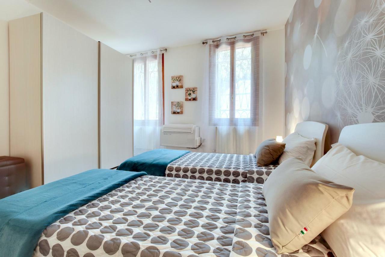 Apartment White Flowers With Canal View By Wonderful Italy