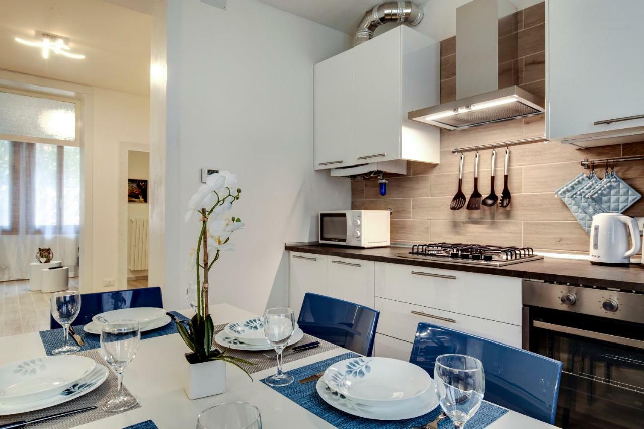 Apartment White Flowers With Canal View By Wonderful Italy *