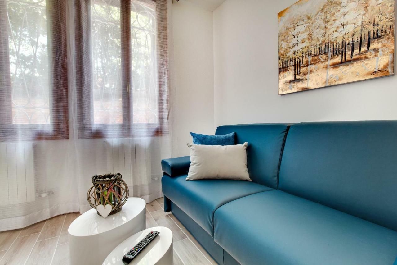 Apartment White Flowers With Canal View By Wonderful Italy