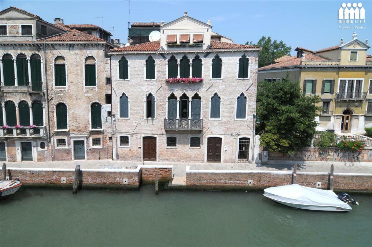 Ca' Degli Armeni Canal View Venice