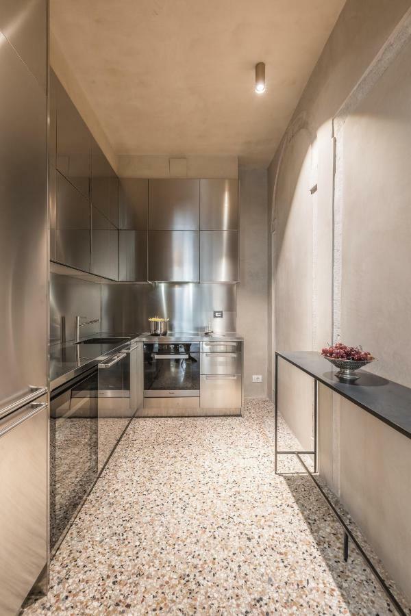 Exquisite Pied-A-Terre With Balcony Apartment Venice