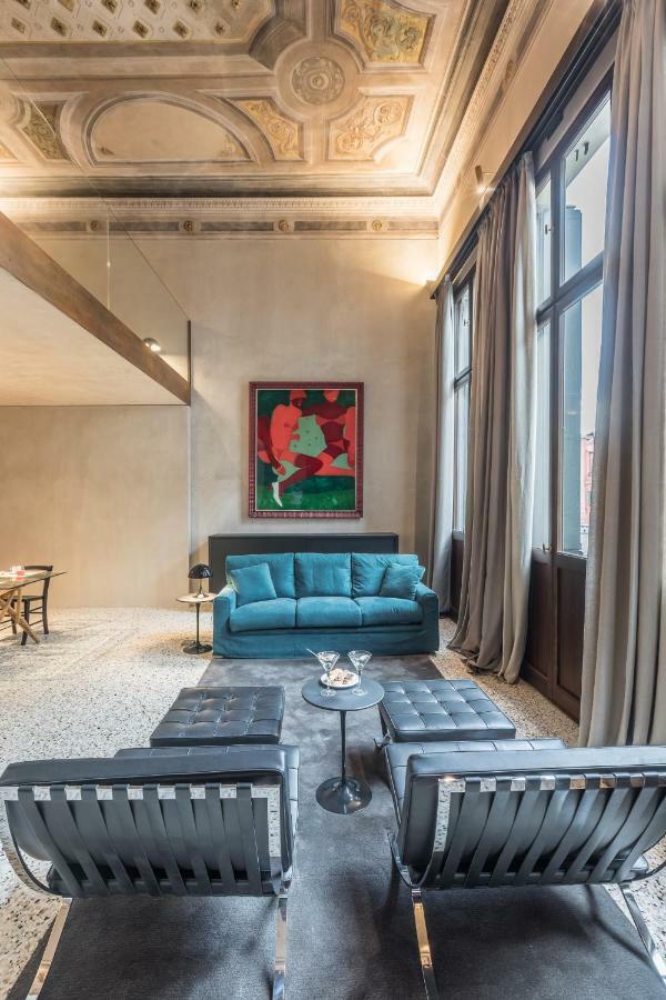 Exquisite Pied-A-Terre With Balcony Apartment Venice
