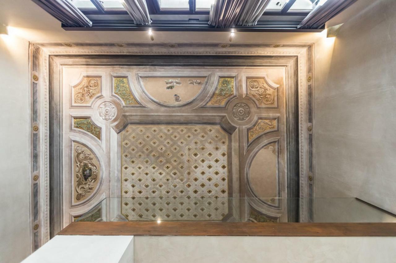 Apartment Exquisite Pied-A-Terre With Balcony *