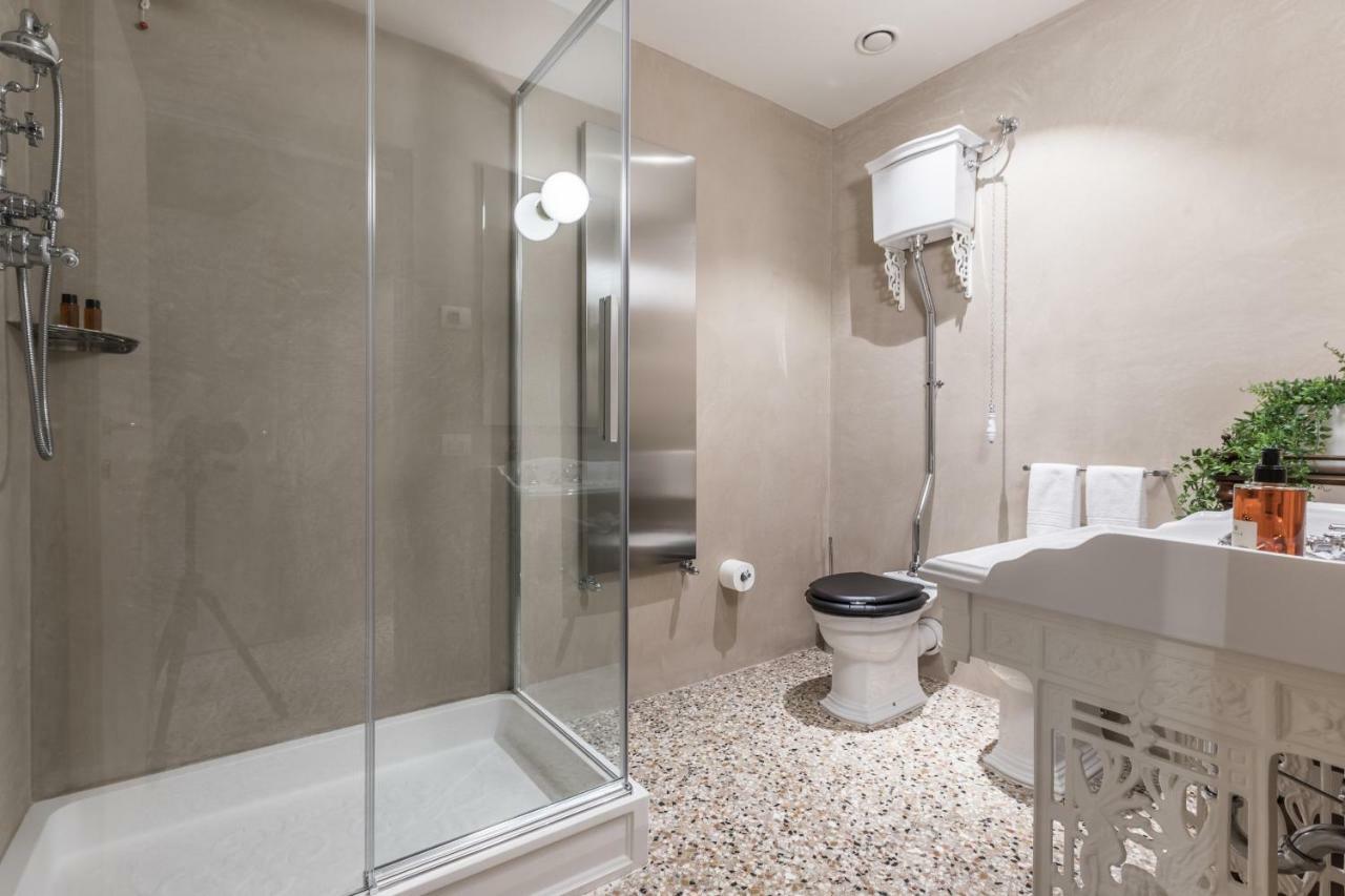 Exquisite Pied-a-terre With Balcony Veneza