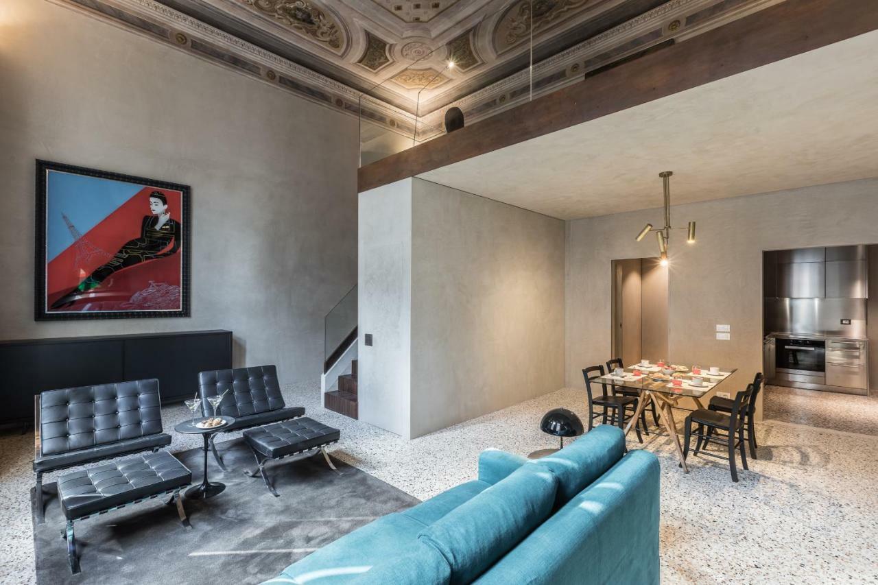 Exquisite Pied-A-Terre With Balcony Apartment Venice