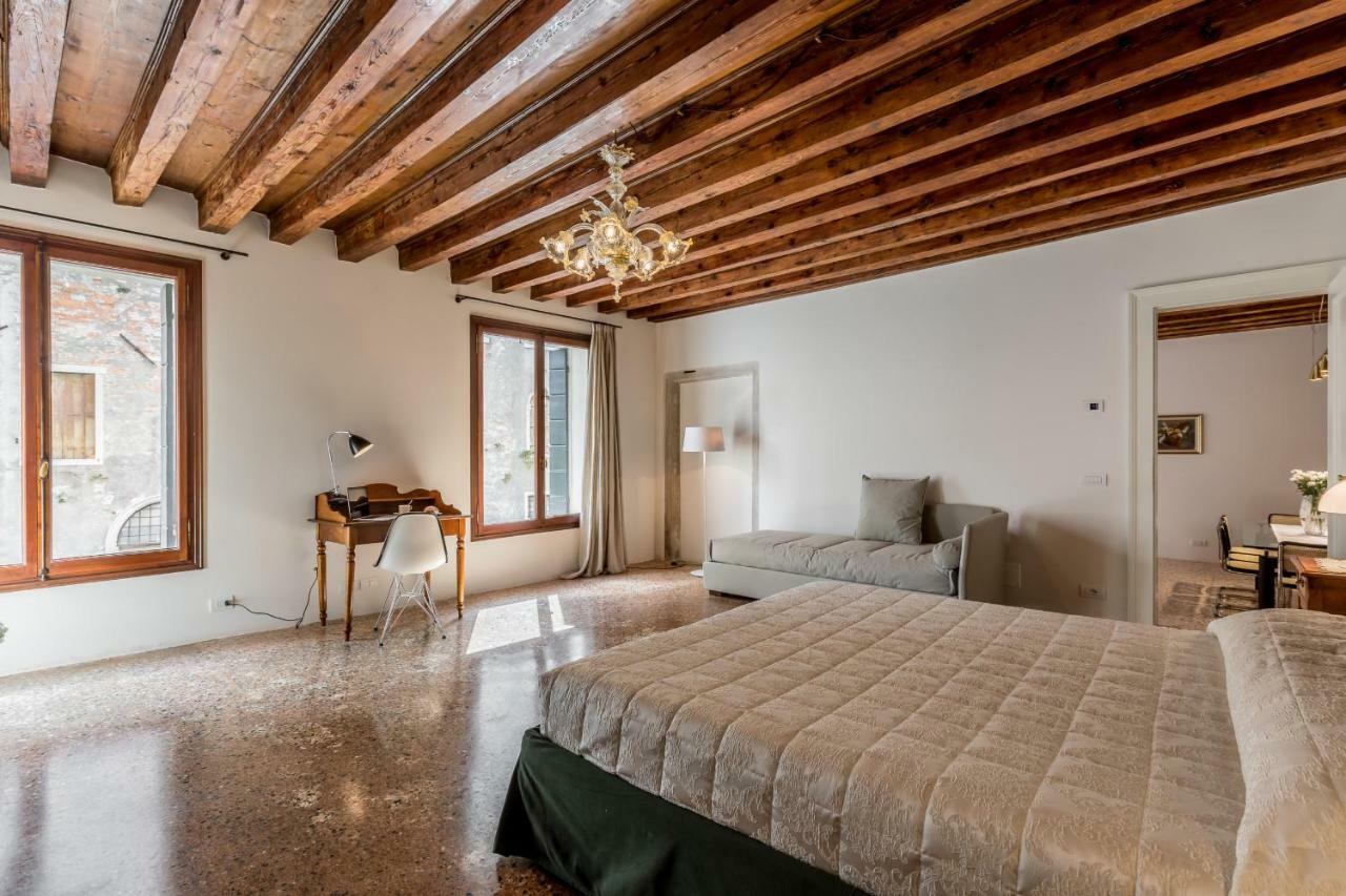 Sensale Design With Canal View Venice