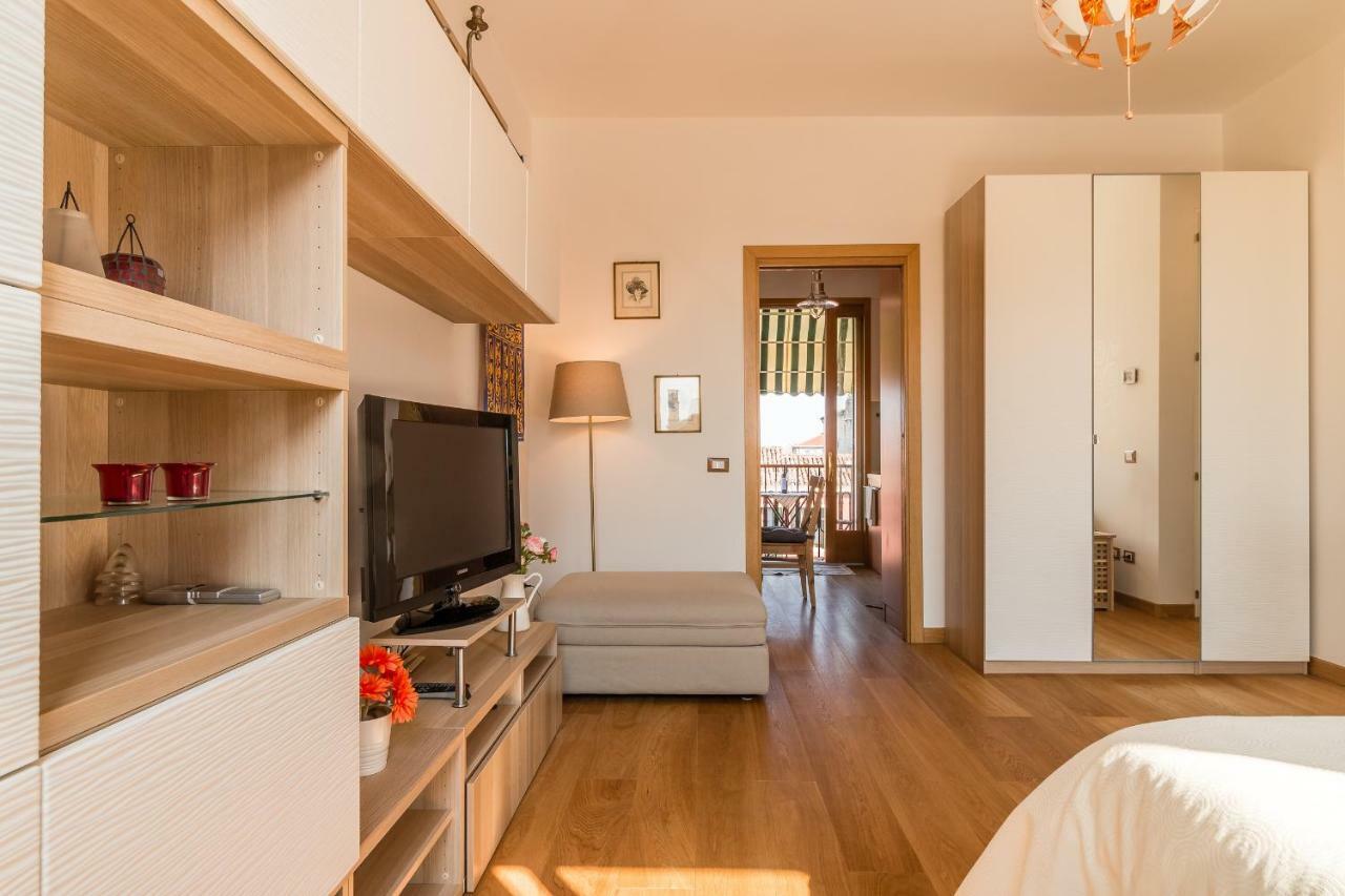 Sunny Nest Canal View In Chic Movida Apartment