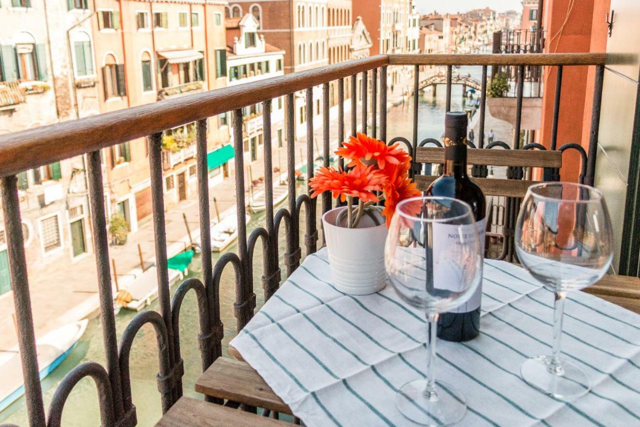 Sunny Nest Canal View In Chic Movida *