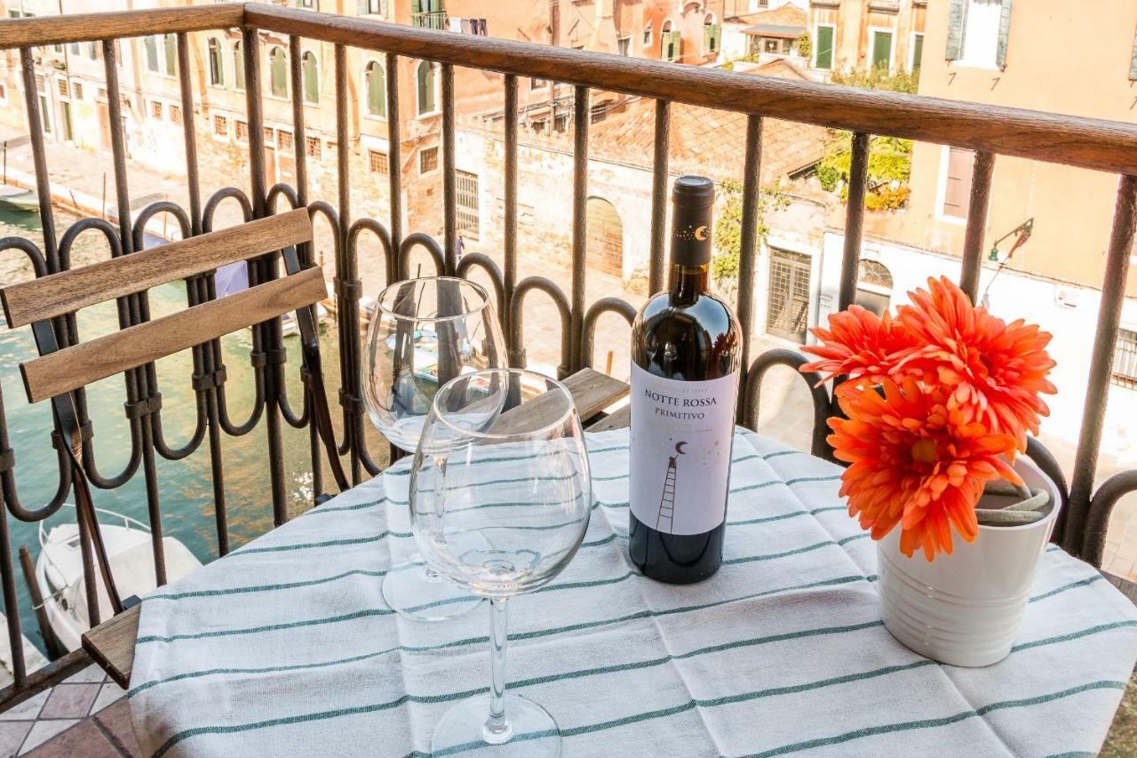 Sunny Nest Canal View In Chic Movida Apartment *