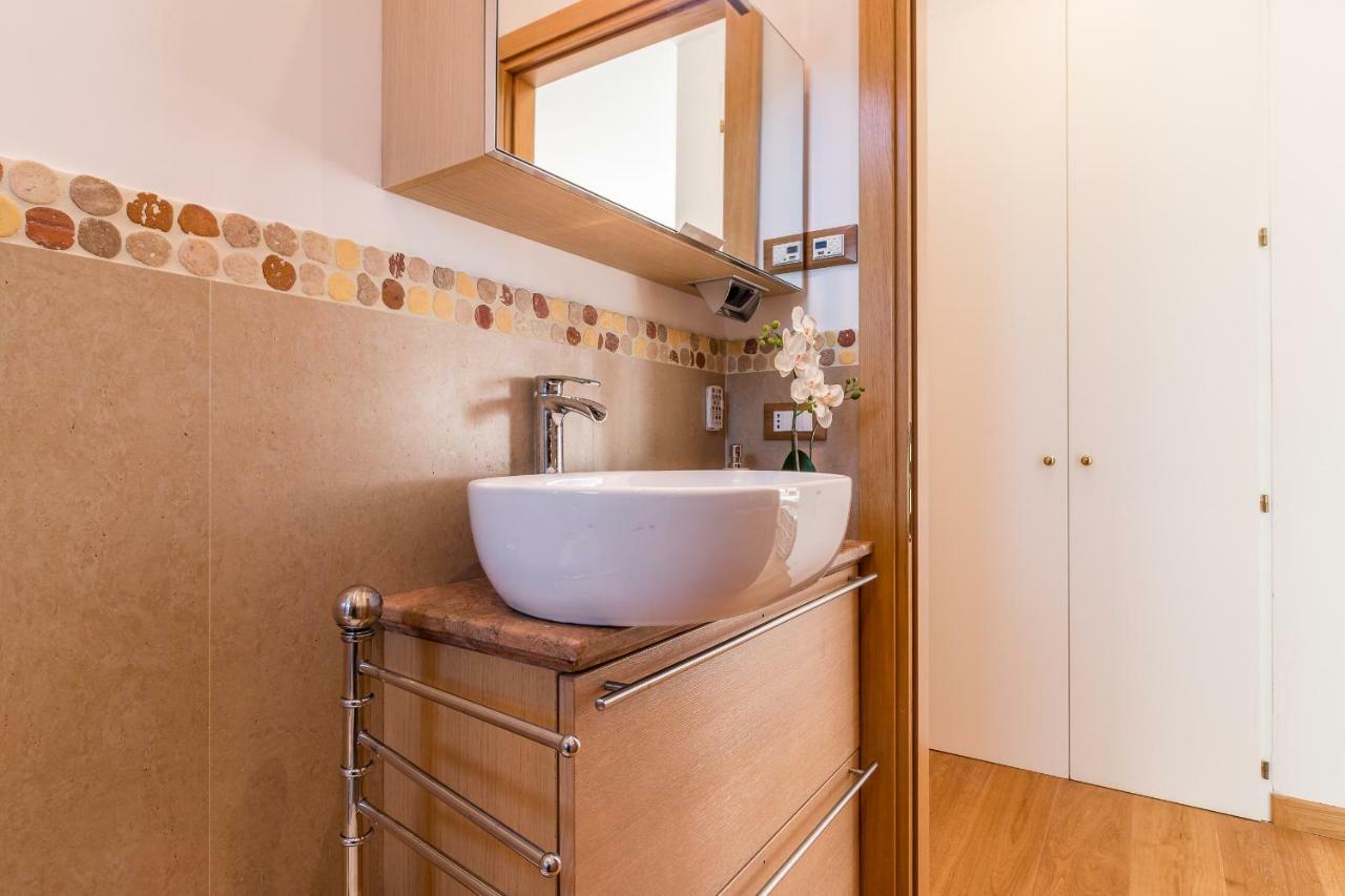 Sunny Nest Canal View In Chic Movida Apartment