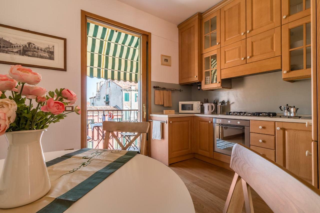 Sunny Nest Canal View In Chic Movida