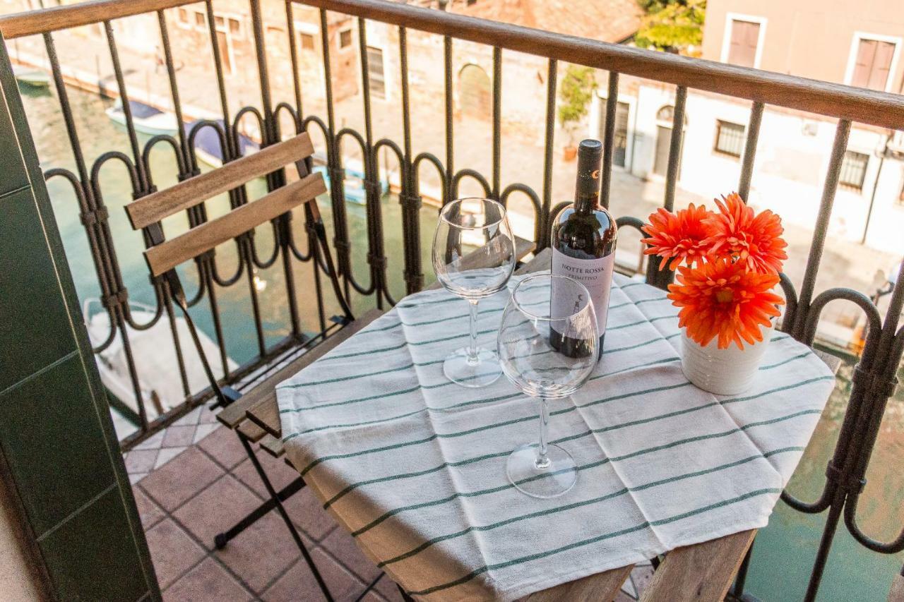 Apartment Sunny Nest Canal View In Chic Movida *