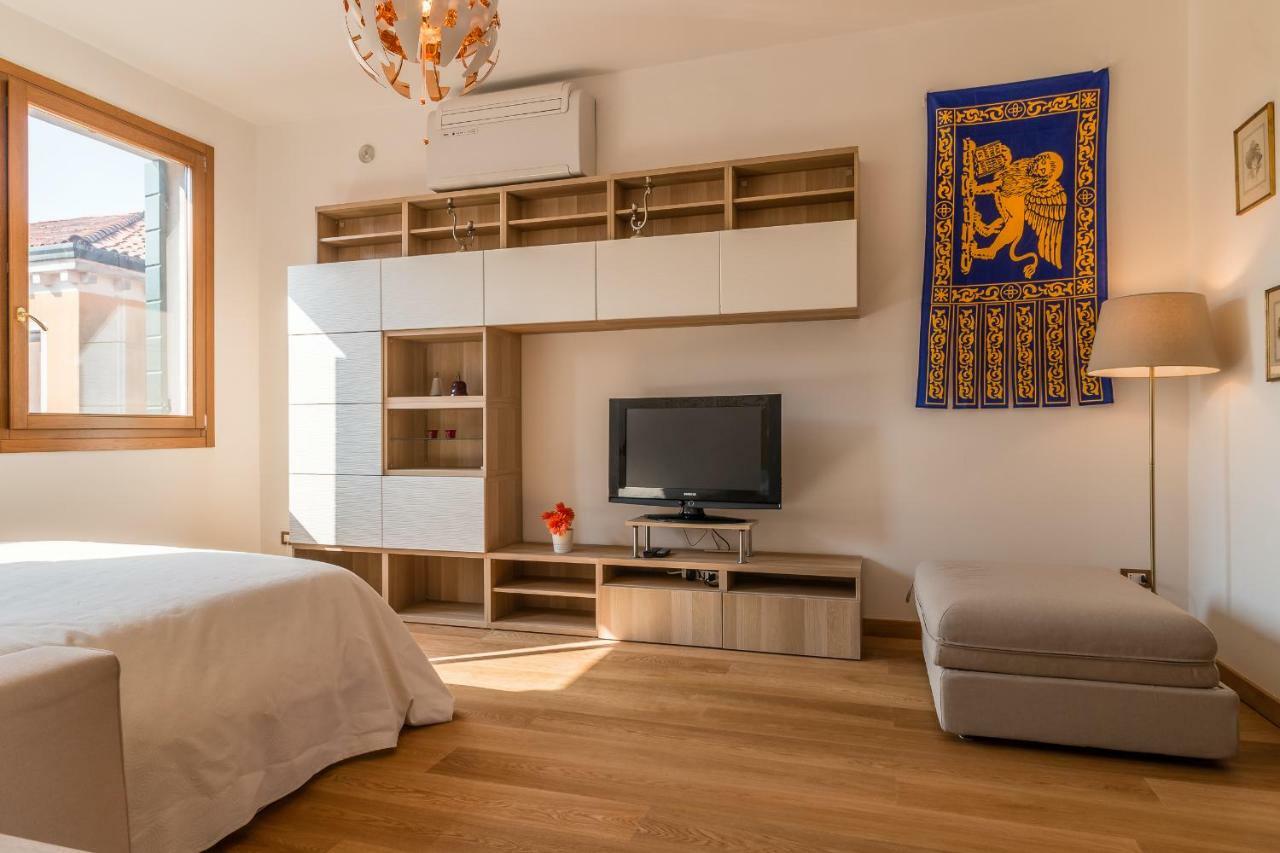 Sunny Nest Canal View In Chic Movida Apartment *