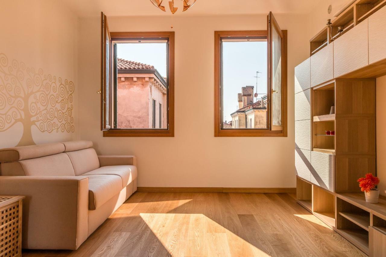 Sunny Nest Canal View In Chic Movida Apartment Venice