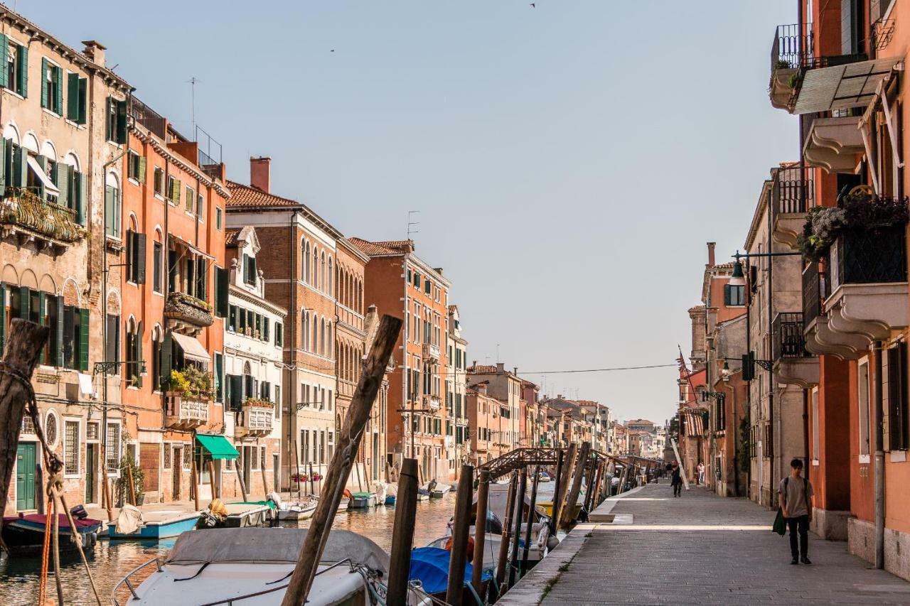 Sunny Nest Canal View In Chic Movida