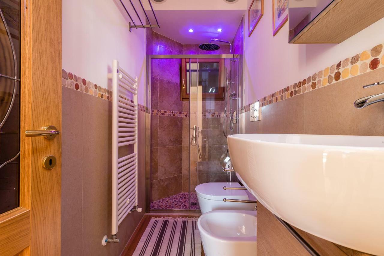 Sunny Nest Canal View In Chic Movida Apartment Venice