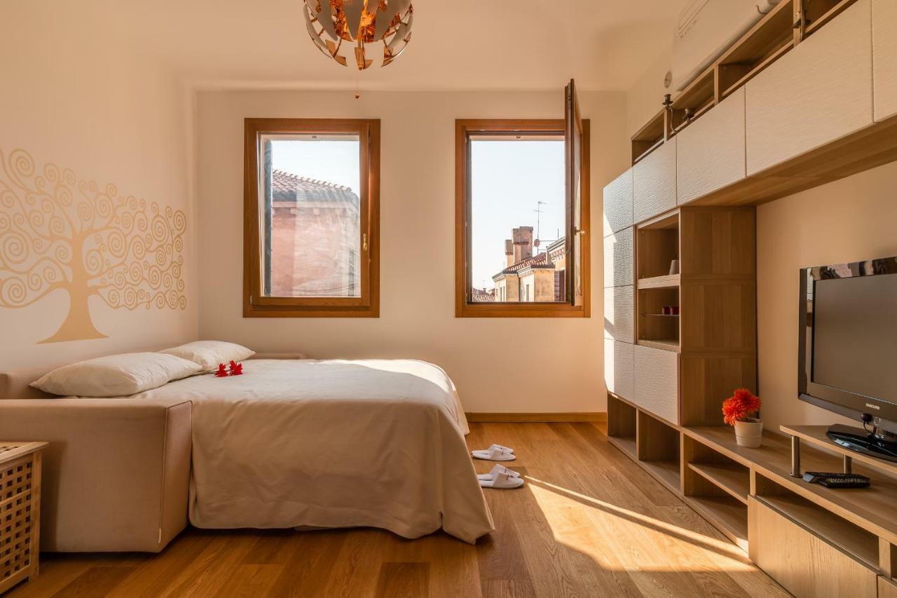 Sunny Nest Canal View In Chic Movida